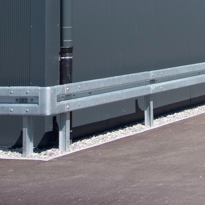 La glissière de sécurité évite les dommages dus aux collisions